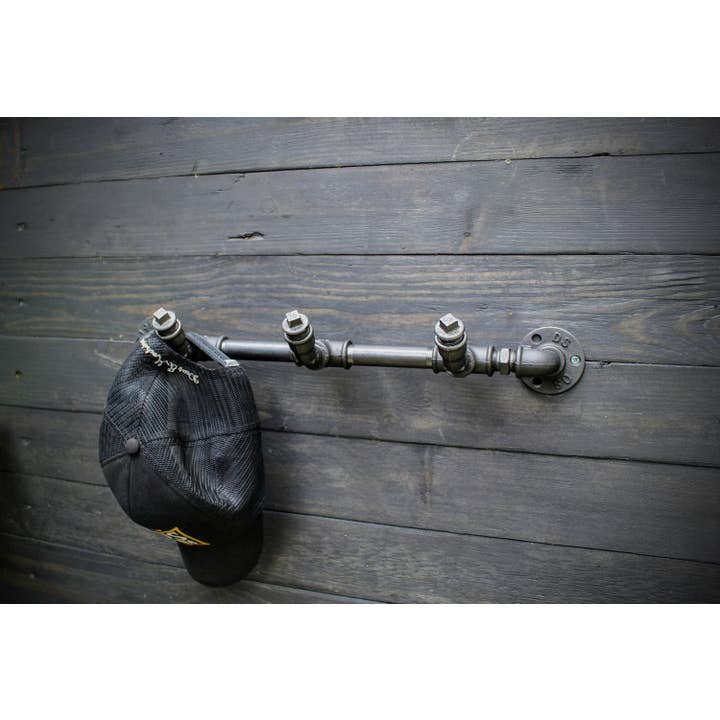 Väggmonterad klädhängare i metall i industriell stil för wholesale av Strange Workshop