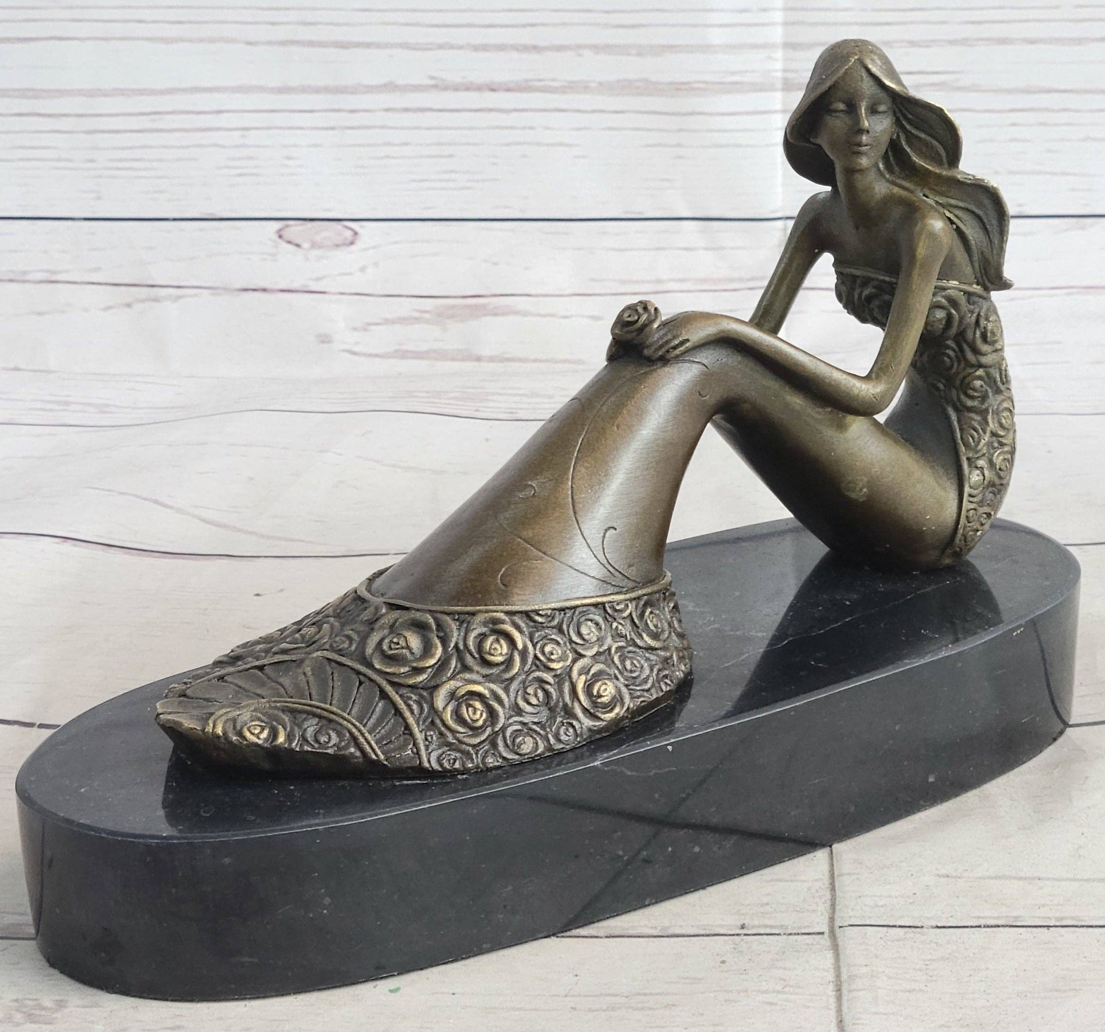 Bronzhaus - Venta al por mayor Escultura - Joven Mujer en Falda Floral Efecto Sirena Estatua de Bronce Escultura Figura sobre Base de Mármol0