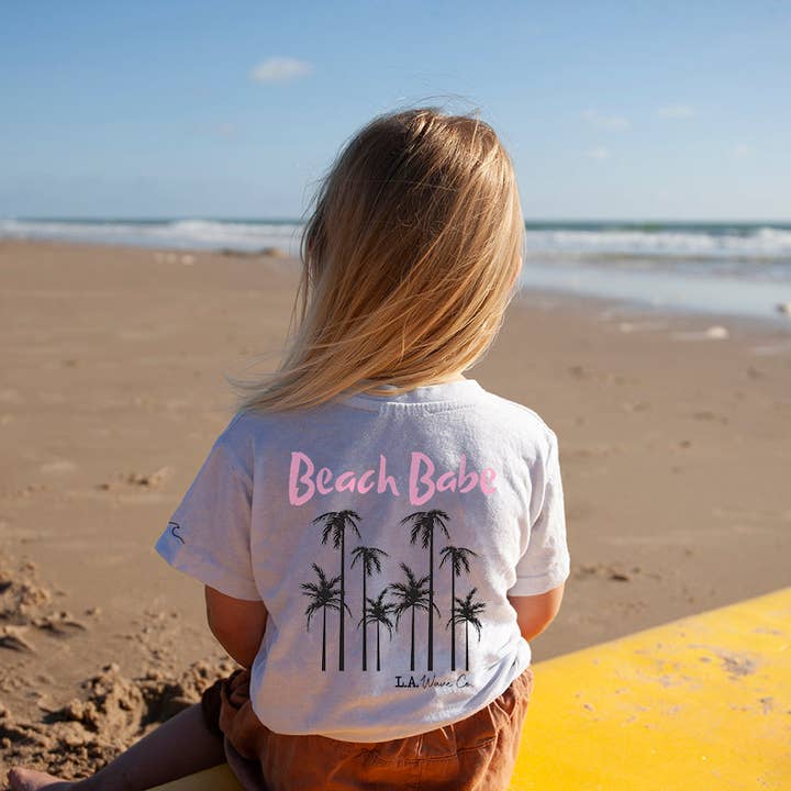 Camisetas «Beach Babe» para niños pequeños y jóvenes para venta al por mayor de L.A. Wave Co.