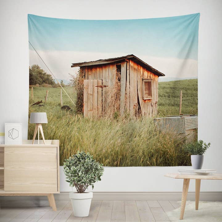 Tapisserie murale de ferme rustique, Pumphouse, Décor du Montana pour la vente par lostkatphoto