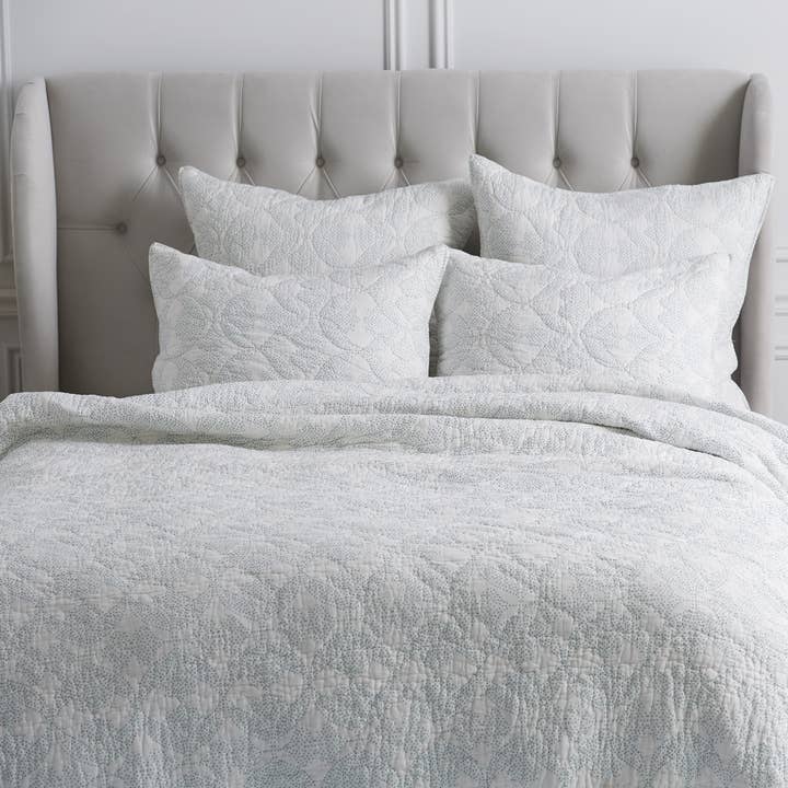 Édredon Paloma Quilt pour la vente par ELISABETH YORK