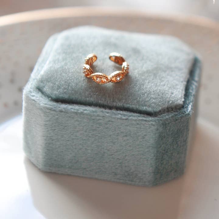 Manchette d'oreille en dentelle CZ pour la vente par Oh So Lovely