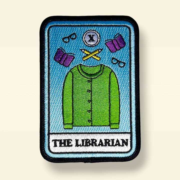 Toppa Ricamata con Carta dei Tarocchi del Bibliotecario per la vendita all'ingrosso da parte di Library Cat Designs