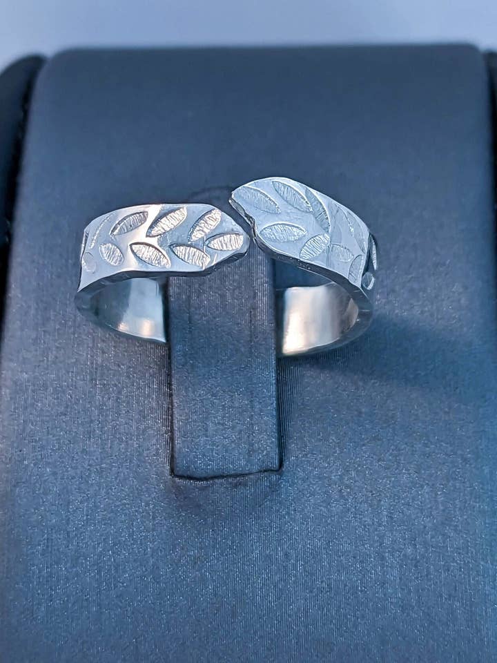 Sterling Silver Leaf Mönster Justerbar Ring för wholesale av MB Piper Metalsmith