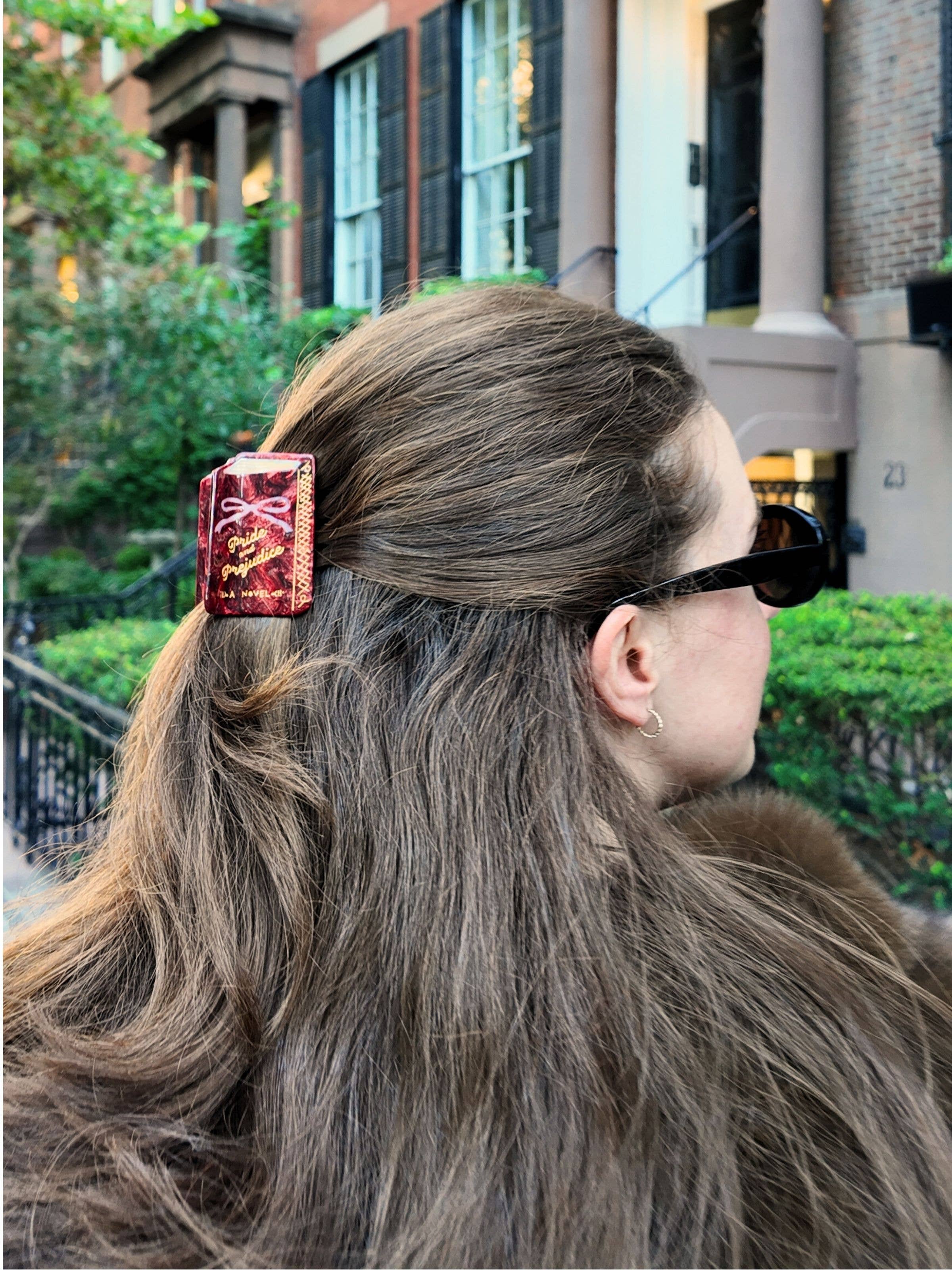 Solar Eclipse - Venta al por mayor Horquilla para el pelo - Mujer - Pinza para el cabello con libro en miniatura de Orgullo y Prejuicio pintado a mano.1