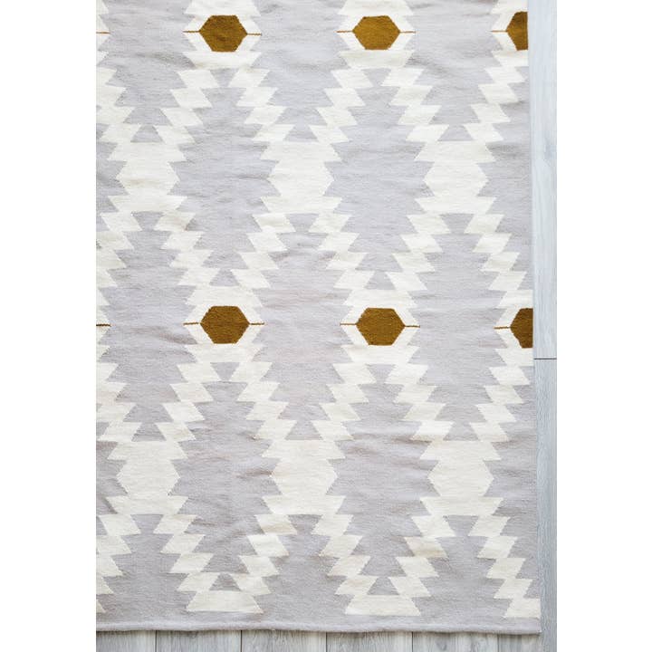 Mumo Toronto Inc - Wholesale Area Rug - Taupe Diamonds Handwoven Kilim Rug