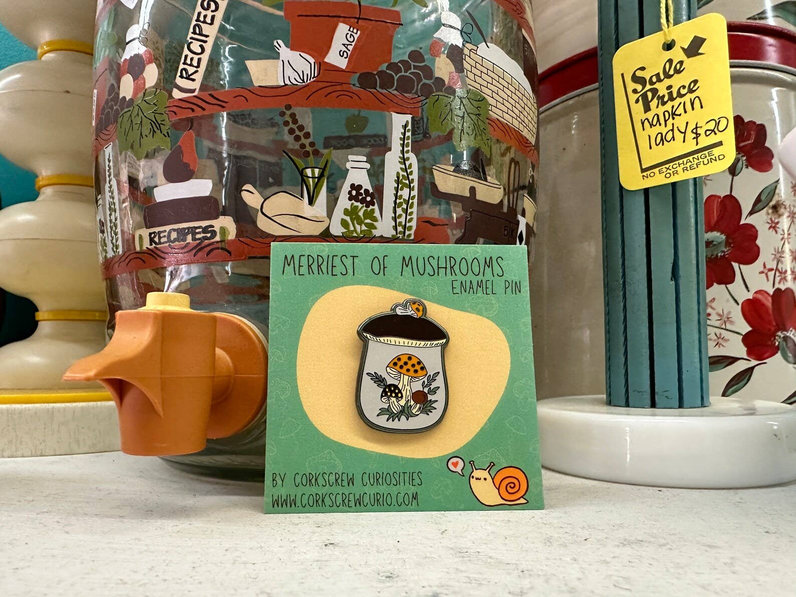 Corkscrew Curiosities - Vente Épinglettes/boutons - Épinglette en émail Merry Mushroom2
