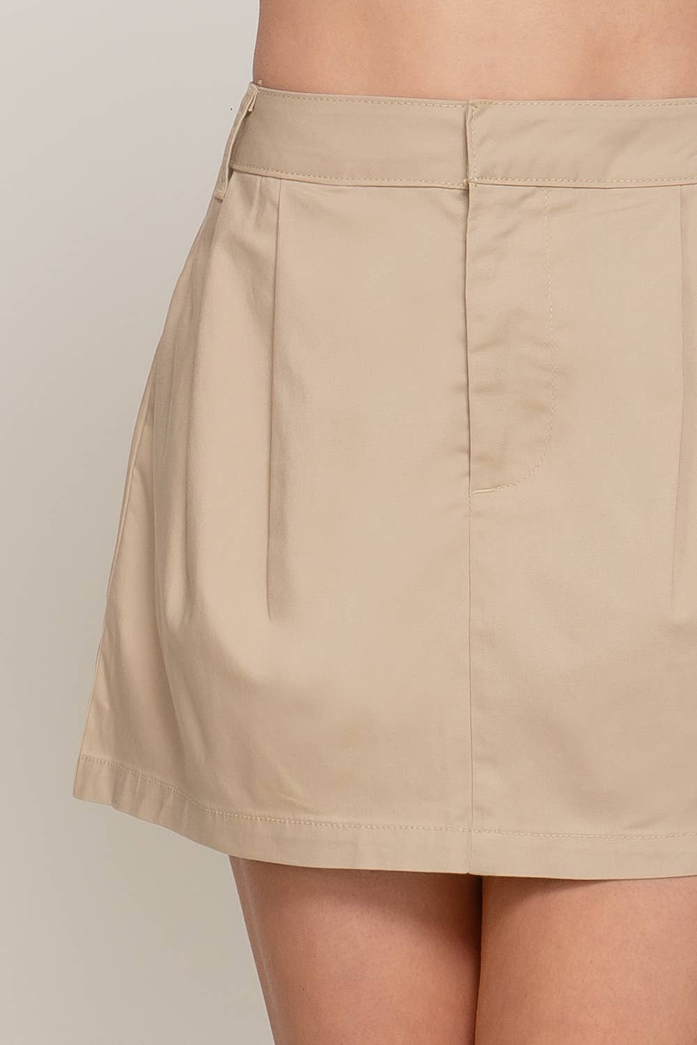 Active Basic | Active USA – wholesale Skort - Dam – Midjehög veckad minikjol med hällor för skärp0