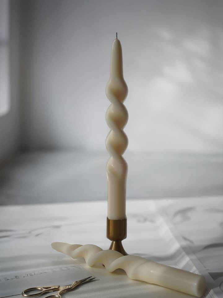 Swirl Taper for wholesale by ONRUS Candles
