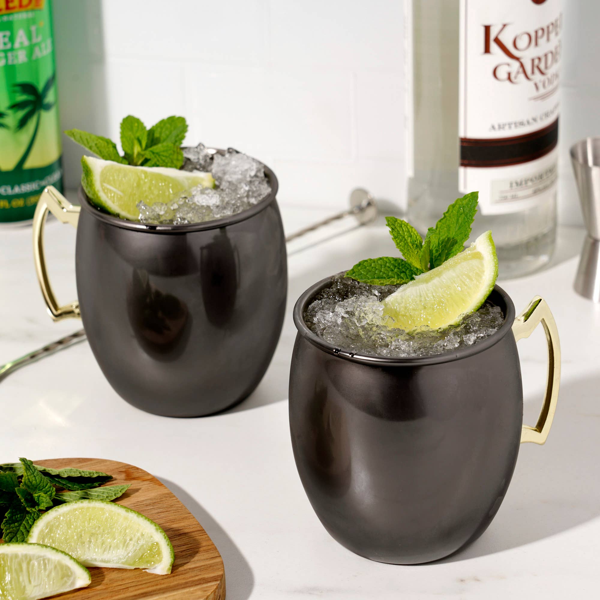 TRUE - Wholesale Cocktail/Liquor Glass - Black Plated Moscow Mule Mugs with Gold Handles Set of 23