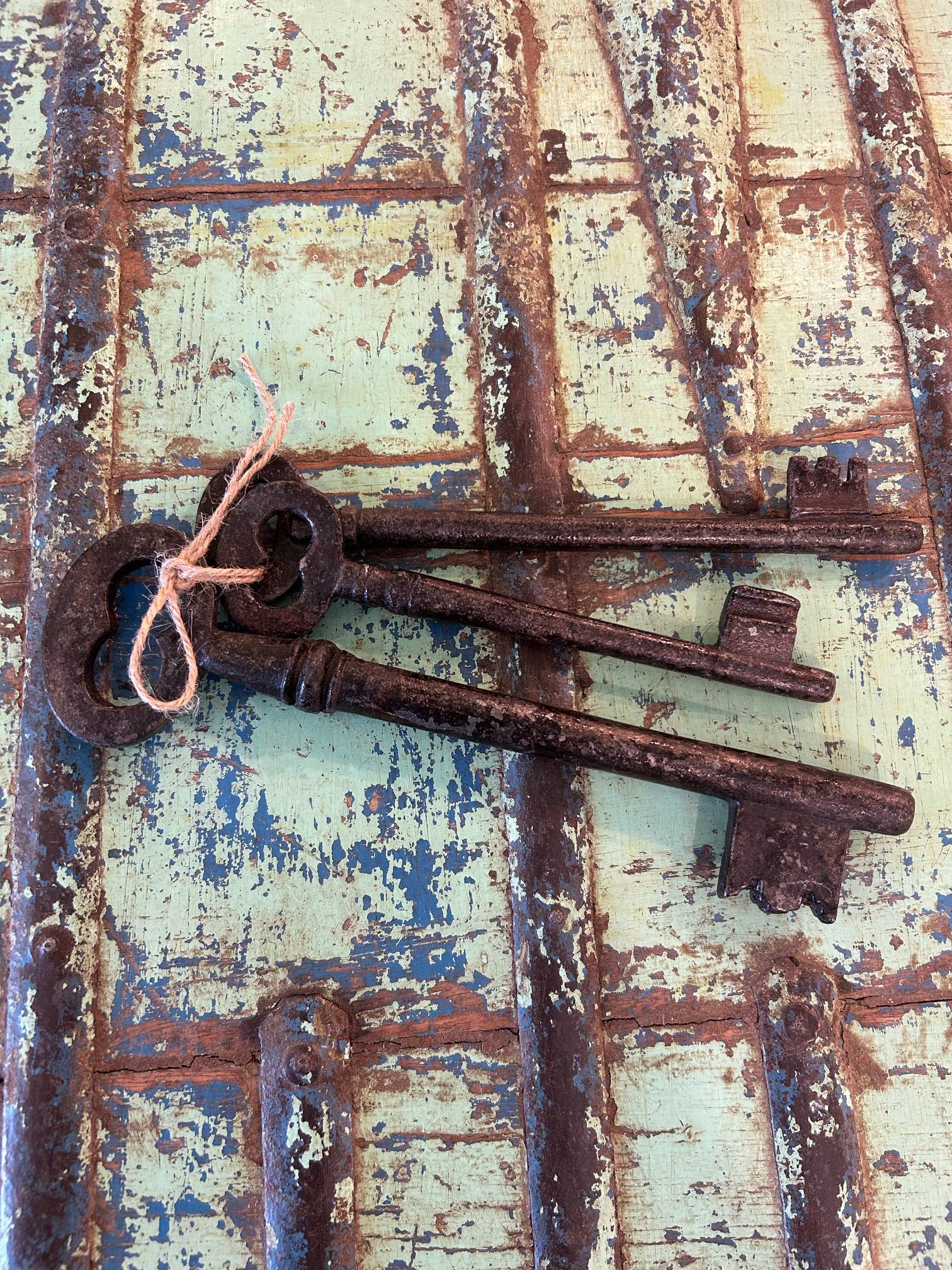 Asia West - Venta al por mayor Artículo decorativo de mesa -  Llaves Skelton de hierro fundido (juego de 3)6