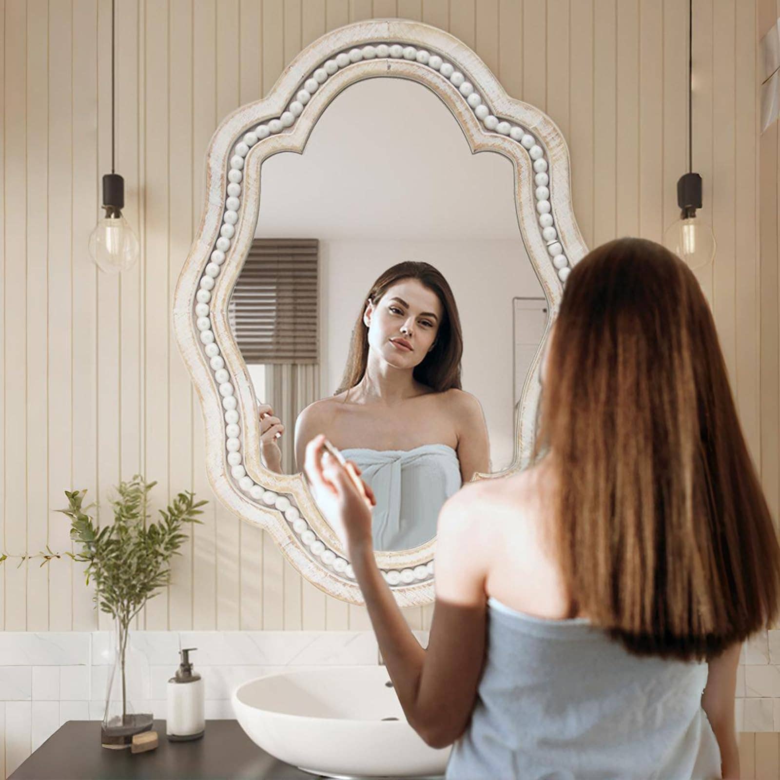 Paris Loft Inc - Vendita all'ingrosso Specchi da parete - Specchio da parete in legno smerlato imbiancato con perline, altezza 27,125 pollici2