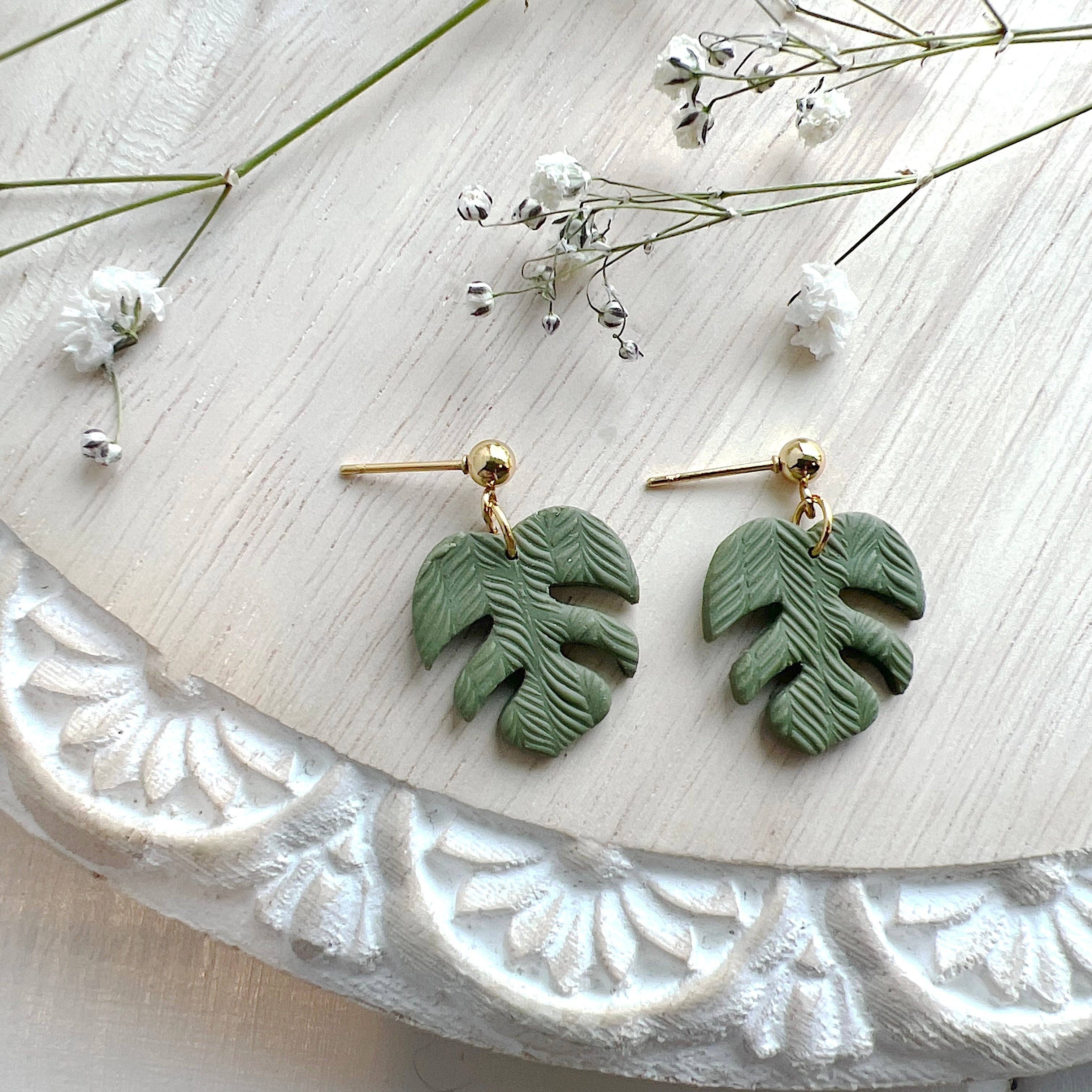 Courage & Calling - Wholesale Dangle Earrings - Monstera Leaf Dangles3