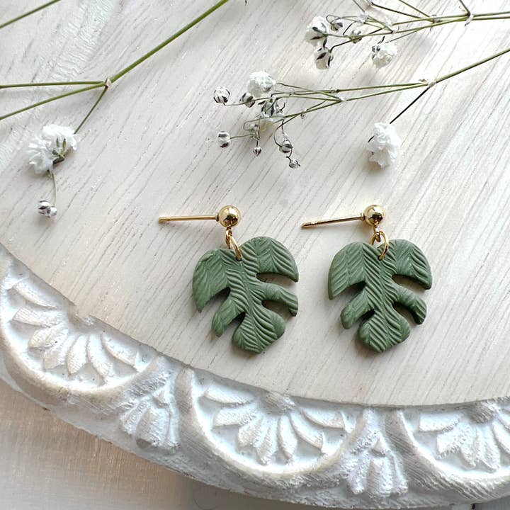 Courage & Calling - Wholesale Dangle Earrings - Monstera Leaf Dangles3