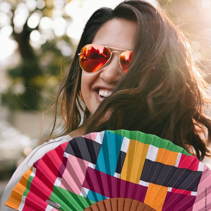 Tusitala Barcelona - Wholesale Handheld Folding Fan - Lattice fan - made of wood and cotton1