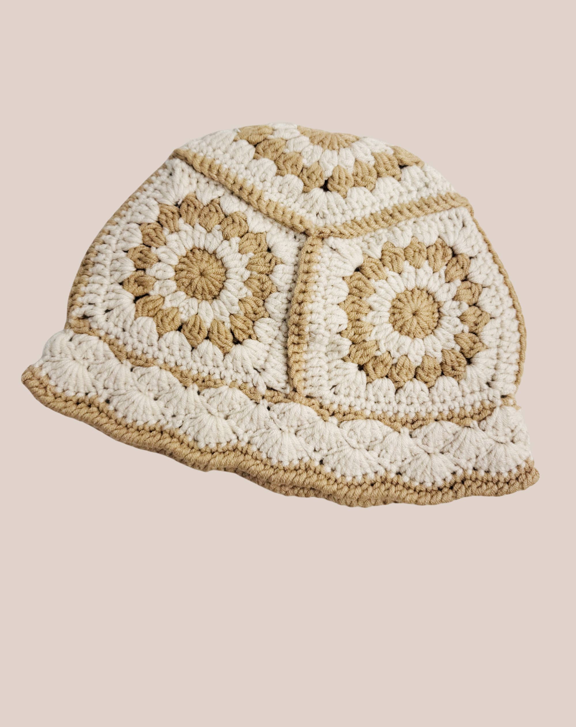JC Sunny Fashion - Venta al por mayor Gorro estilo pescador - Mujer - JCH90318 Gorro Floral Beige-Taupe Tejido a Mano1