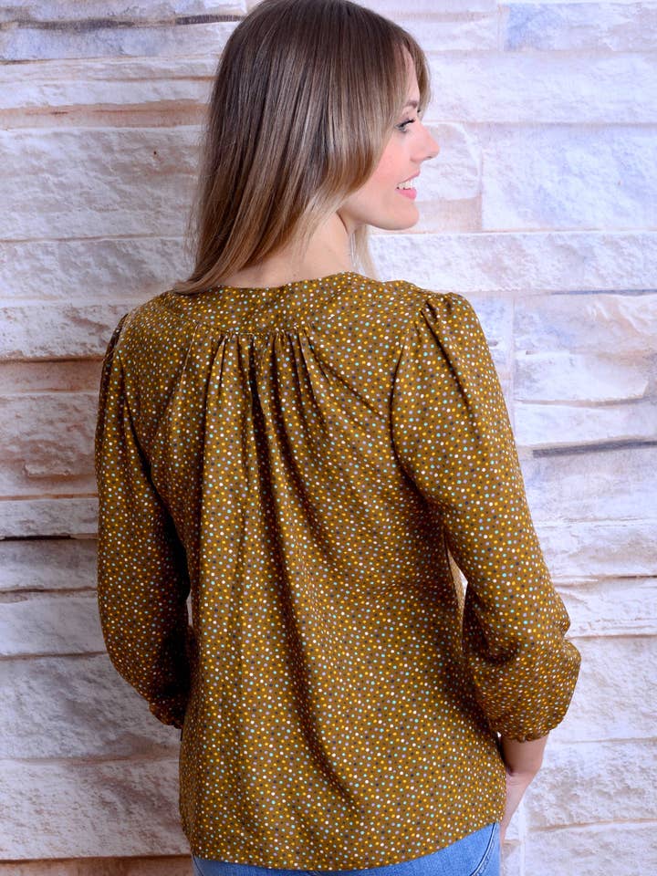 Stadtkind Potsdam – Großhandel Bluse – Damen – Bluse NATALIE braun Punkte ocker Rüschen Polka Dots von STADTKIND POTSDAM