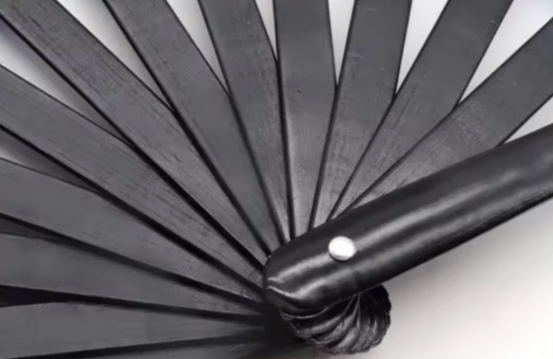 That Gay Creation – wholesale Tillbehör – Holografisk klackfläkt i bambu | Pride Event Tillbehör1