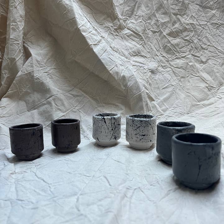 Ensemble de deux tasses à saké en céramique pour la vente par Olu.T Designs