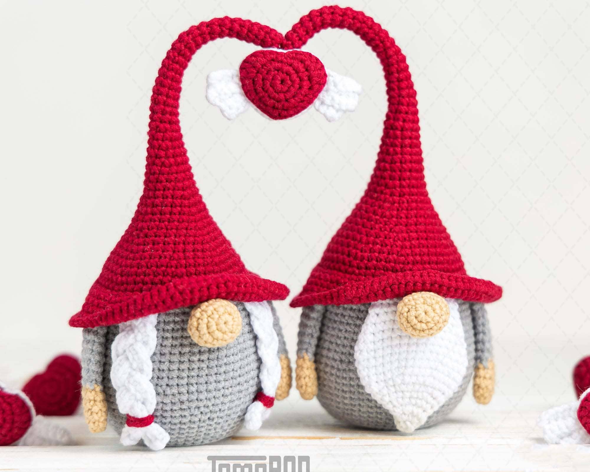 TOMOPOD LLC - Wholesale Decorative Tabletop Object - Crochet Gnomes with Heart, Valentine's Day Gift for Couple2