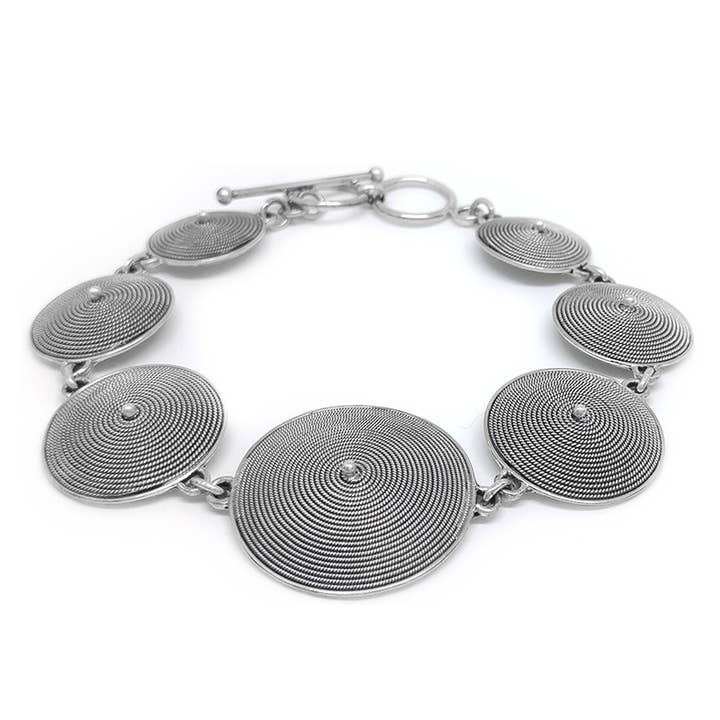 Bracelet à disques en argent sterling avec tressage minutieux pour la vente par SITA