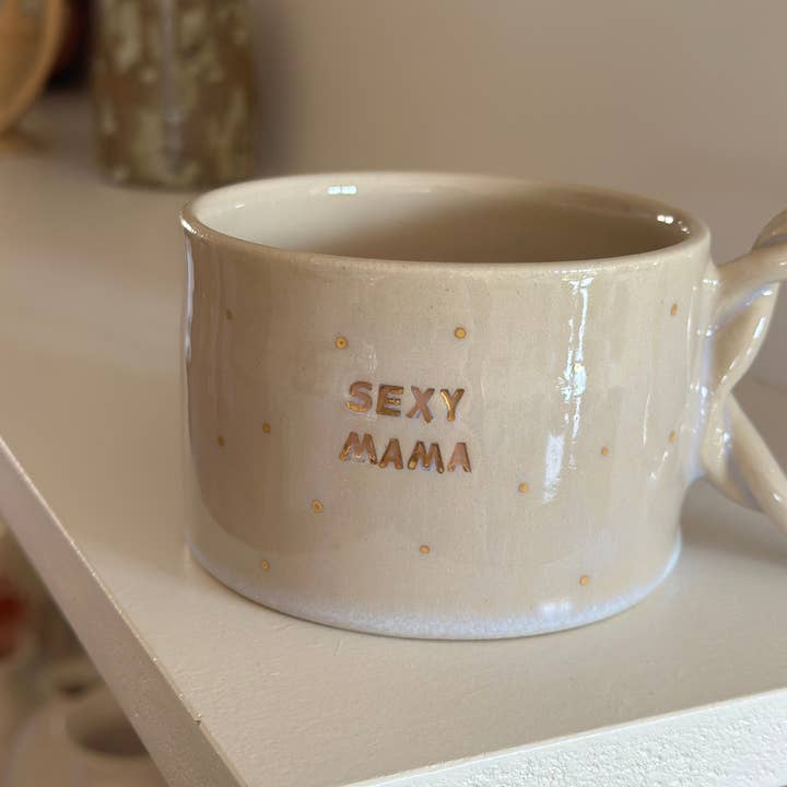 Laëtitia Fauchere – Großhandel Kaffeebecher – Sexy Mama Gold Punkte Schaumbecher1