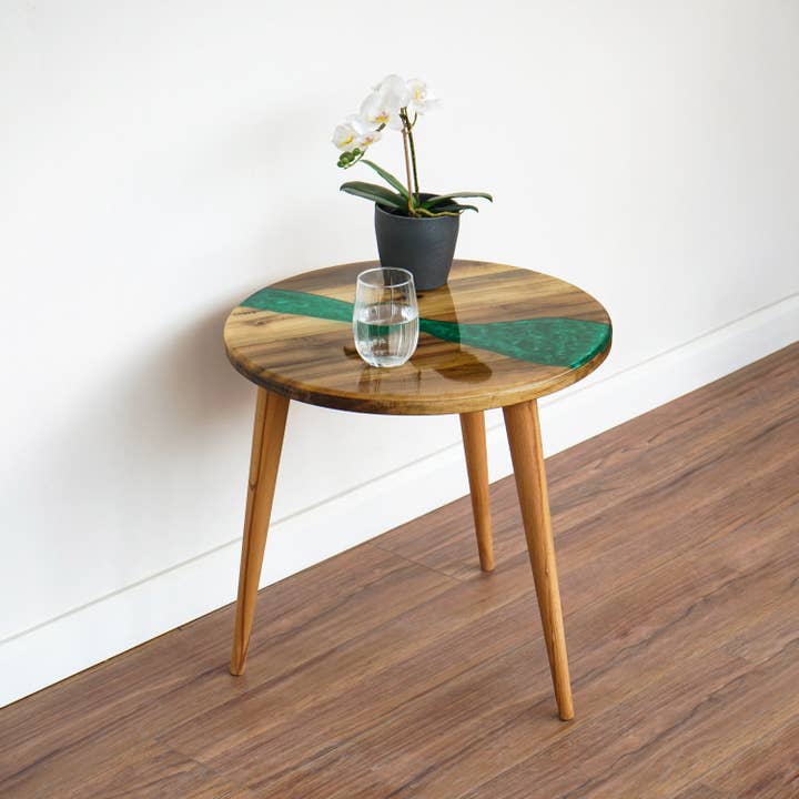 Ultimate Premium Products – wholesale Soffbord – Live Edge River Green harts runt soffbord - epoximöbler4