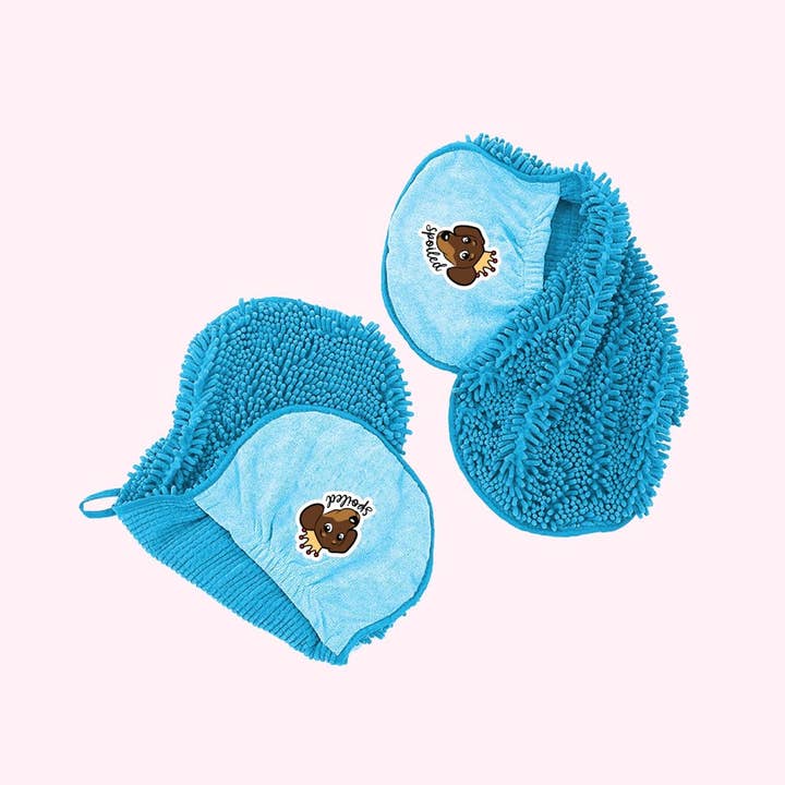 Serviette de bain bleue « Spoiled » pour la vente par Doggyway