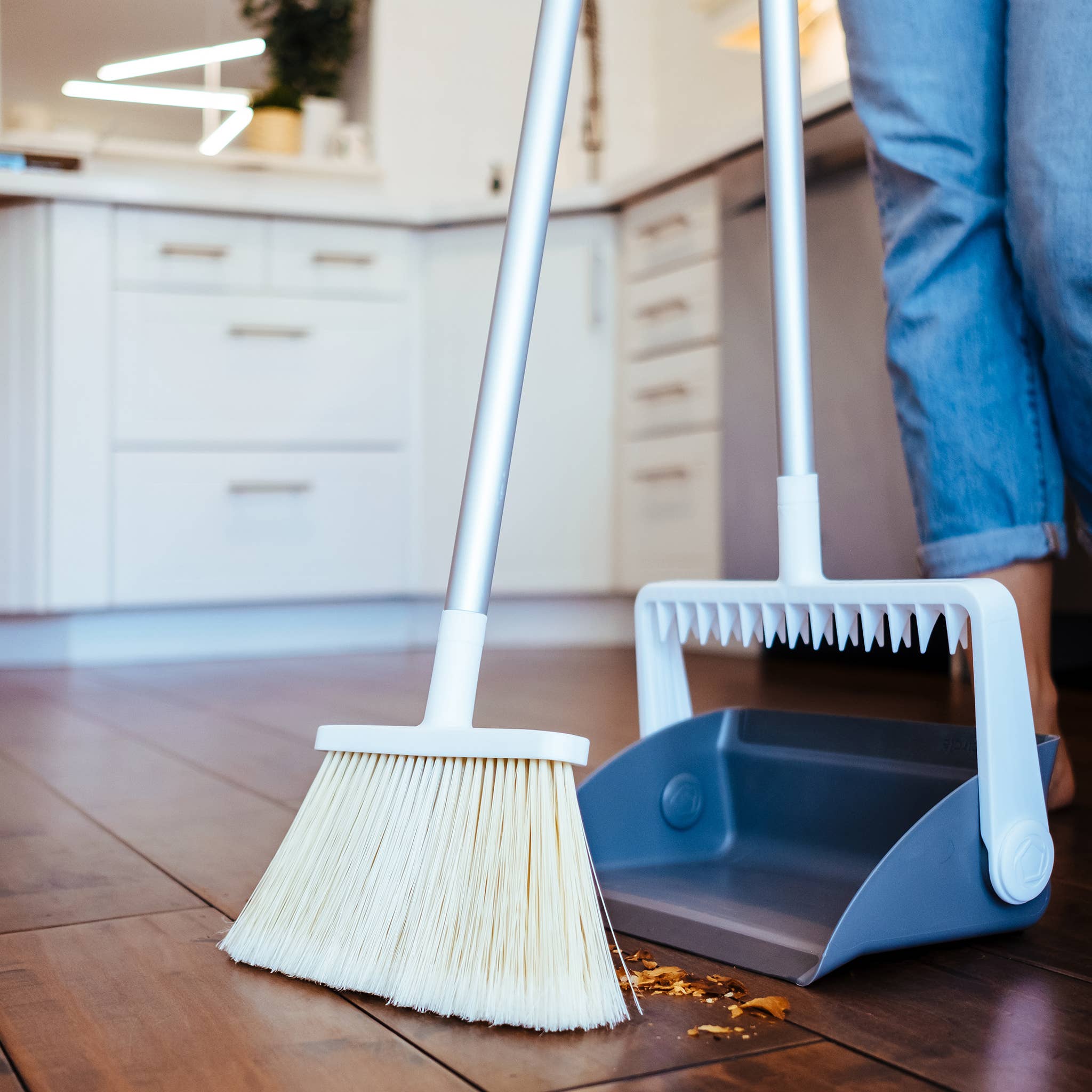 Full Circle Home - EU - Wholesale Broom - Tag Team Compact Broom and Dustpan4