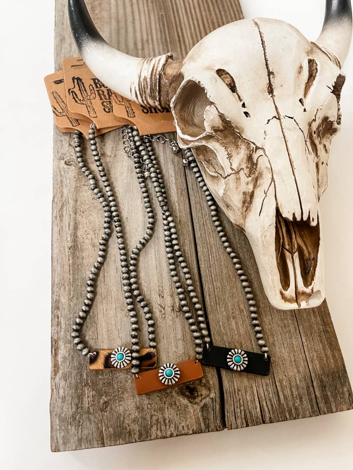 Ras de cou en cuir Concho - Barre ou rond en pierre de couleur turquoise pour la vente par Boho Ranch Shop