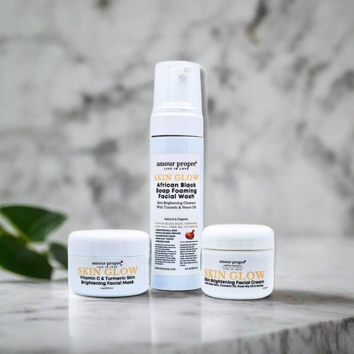 HUIDGLANS: Huidverhelderende Gezichtsverzorgingsoplossing | Schuimende Gezichtsreiniger, Huidverhelderend Gezichtsmasker, Kurkuma Gezichtscrème voor wholesale door Amour Propre