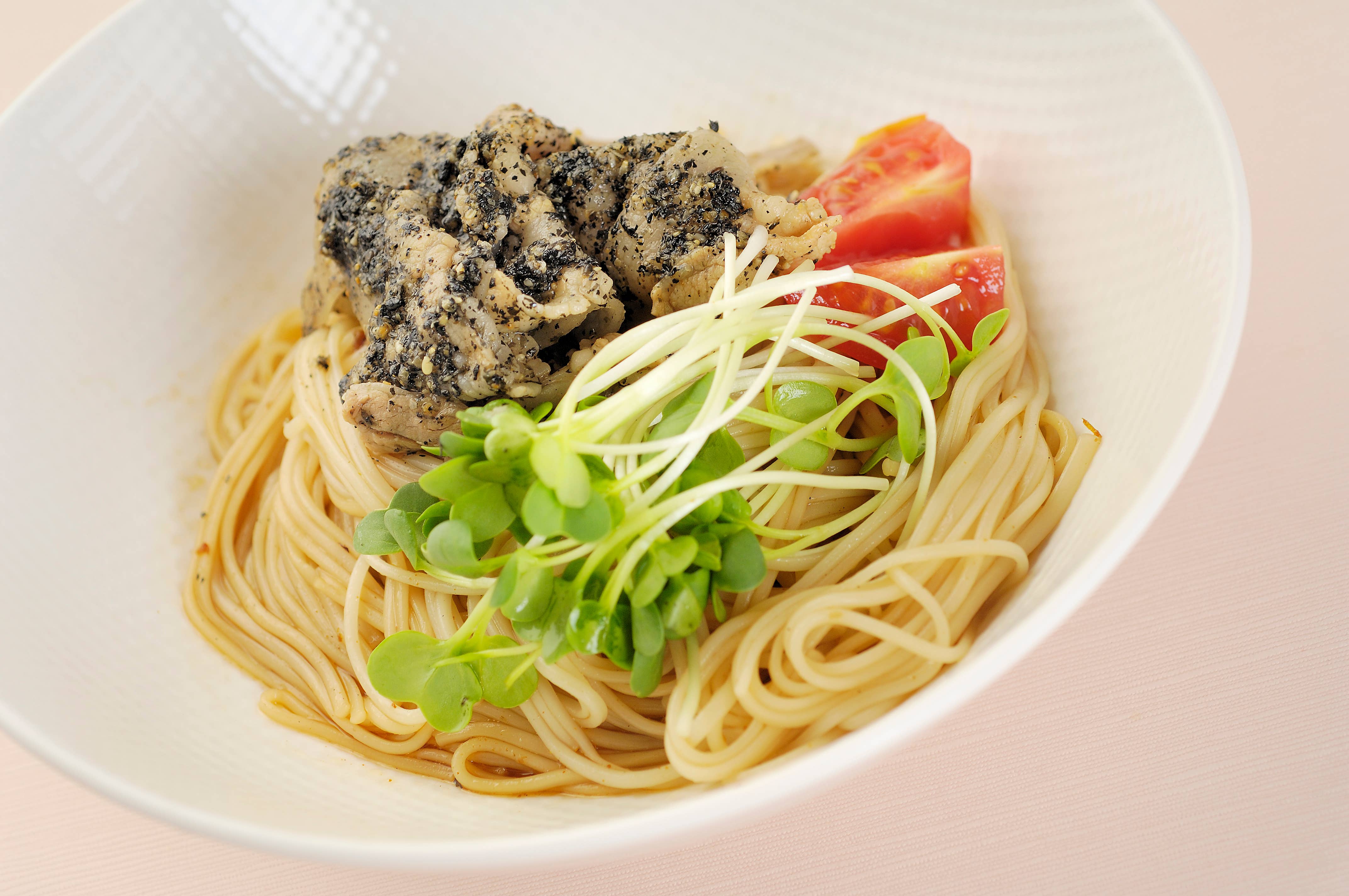 Japan Artisans - Wholesale Hot Sauce - Henko-Sesame hot sauce with takanotsume peppers 60g15