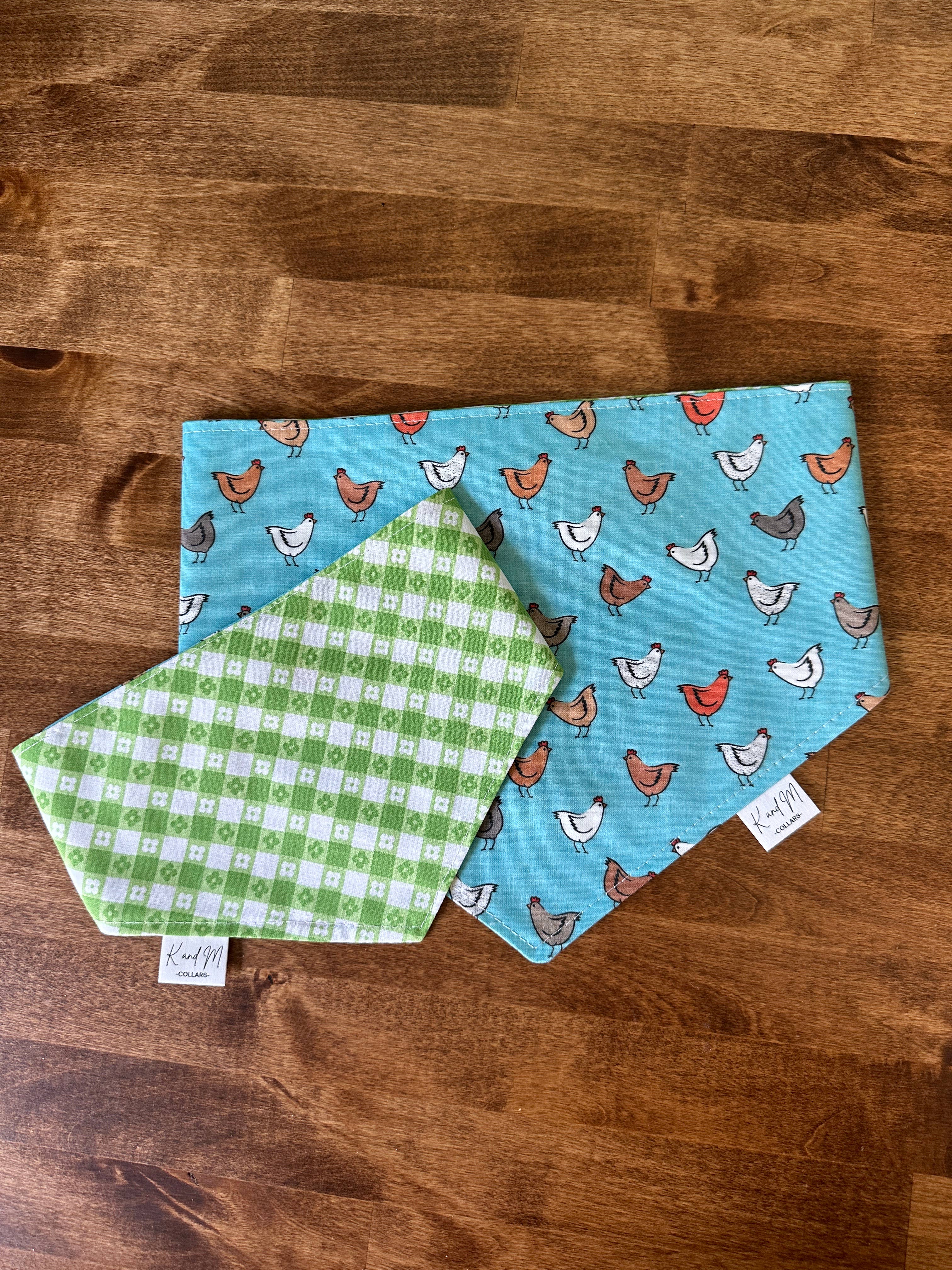 K and M Collars - Vendita all'ingrosso Bandana - Cani - Bandana reversibile per cani Spring Chickens and Flowers1