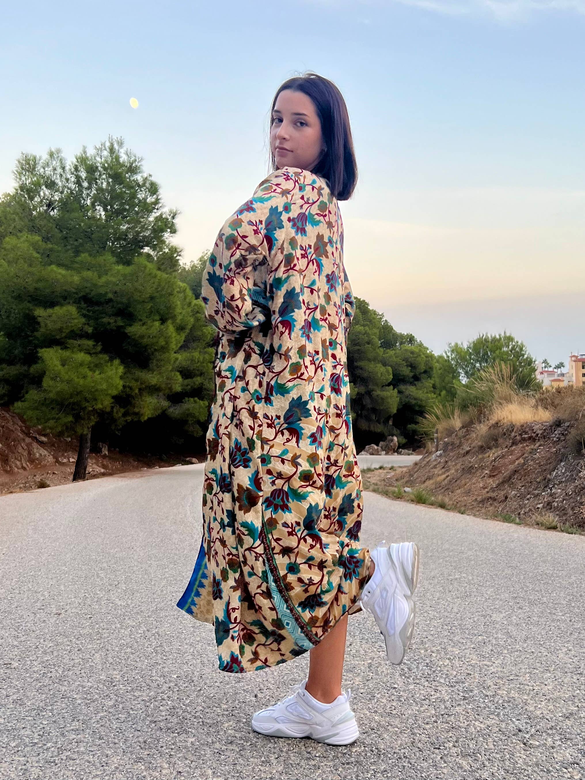 Kinomy – Engroshandel Kimono - Dame – Kinomy XL vendbare lange kimonos i silke til kvinder, pakke med 103