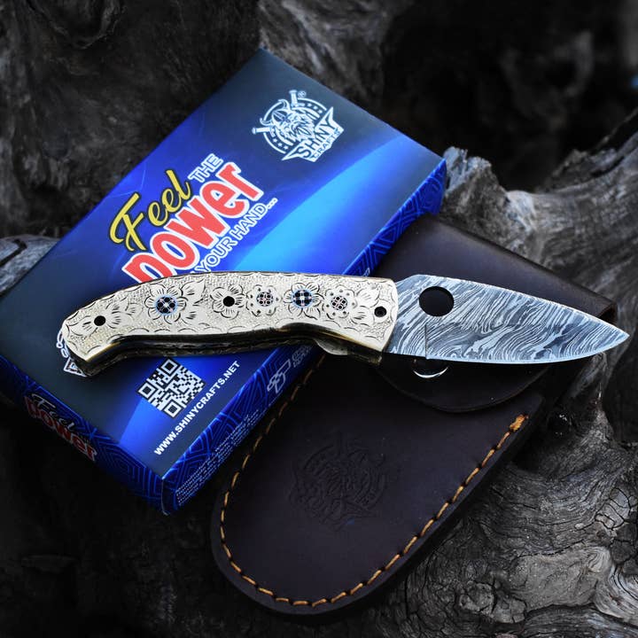 SHINY CRAFTS – Navalha e suporte por atacado – Lindo canivete de Damasco com alça e lâmina de Damasco, Faca dobrável com fecho de forro, Faca de Camping, Faca de Caça com Bainha de Couro Premium (FK-30)1