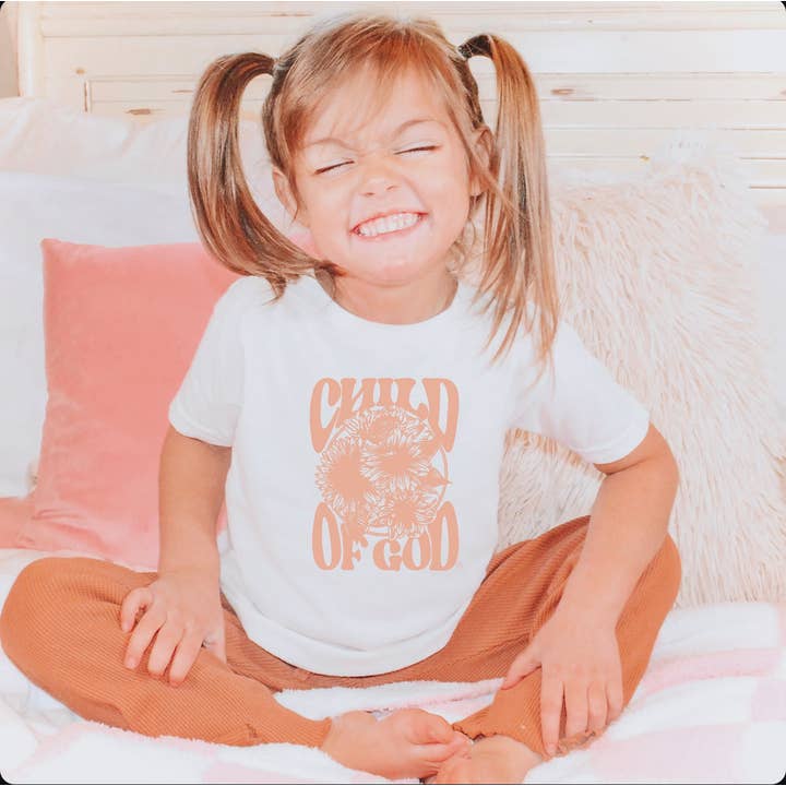 Child Of God Flowers Christian Graphic T-shirt voor kinderen voor wholesale door Never Lose Hope Designs