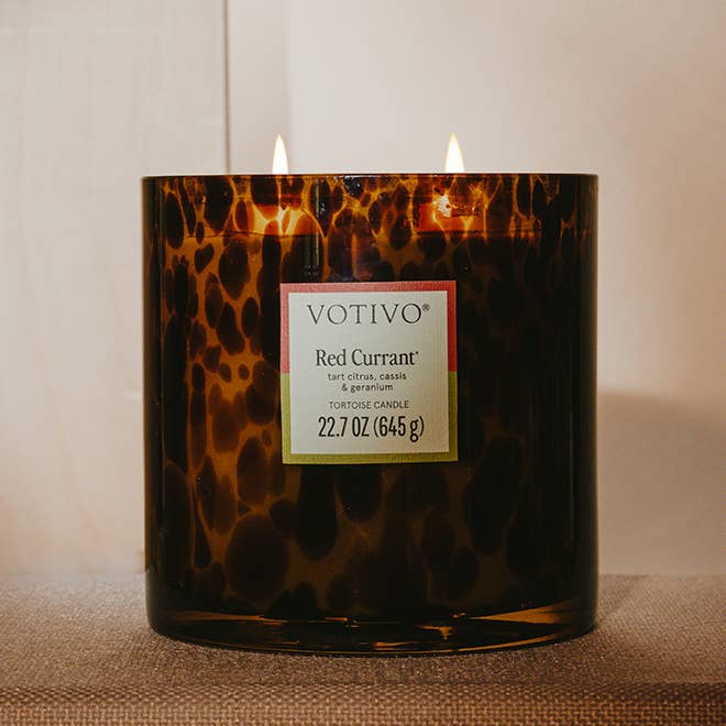 Votivo - Wholesale Jar/Filled Candle - Red Currant Tortoise Candle - Elegant Tortoiseshell Candle2