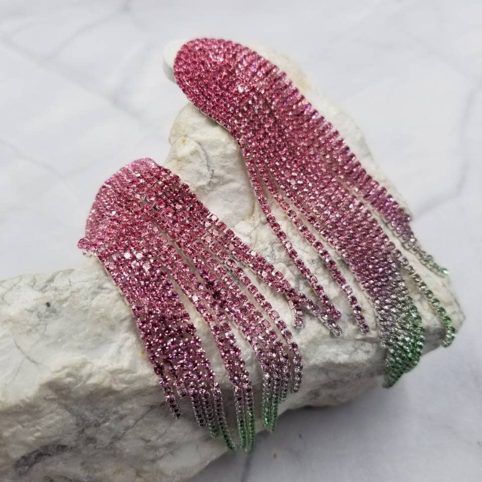 The Pretty Jewellery – Brincos com berloques por atacado – Brincos com franjas de cristal rosa neon1