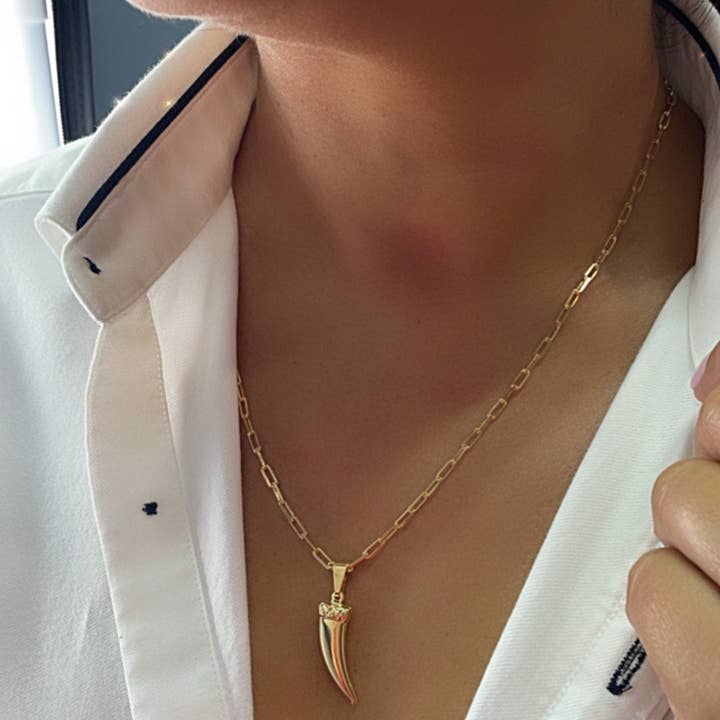 Milie Jewels – Großhandel Kette mit Anhänger/Charm – Mit 18 Karat Gold gefüllter 25-mm-Elefantenstoßzahn für den Großhandel