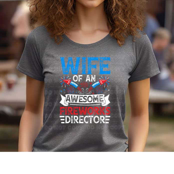 5975 - Vrouw van een geweldige vuurwerkdirecteur *DTF Transfer voor wholesale door It's Transfer Time