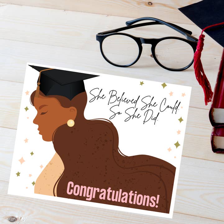 Elle croyait qu'elle le pouvait, alors elle a fait des cartes de fin d'études pour la vente par Infectious Design Co.