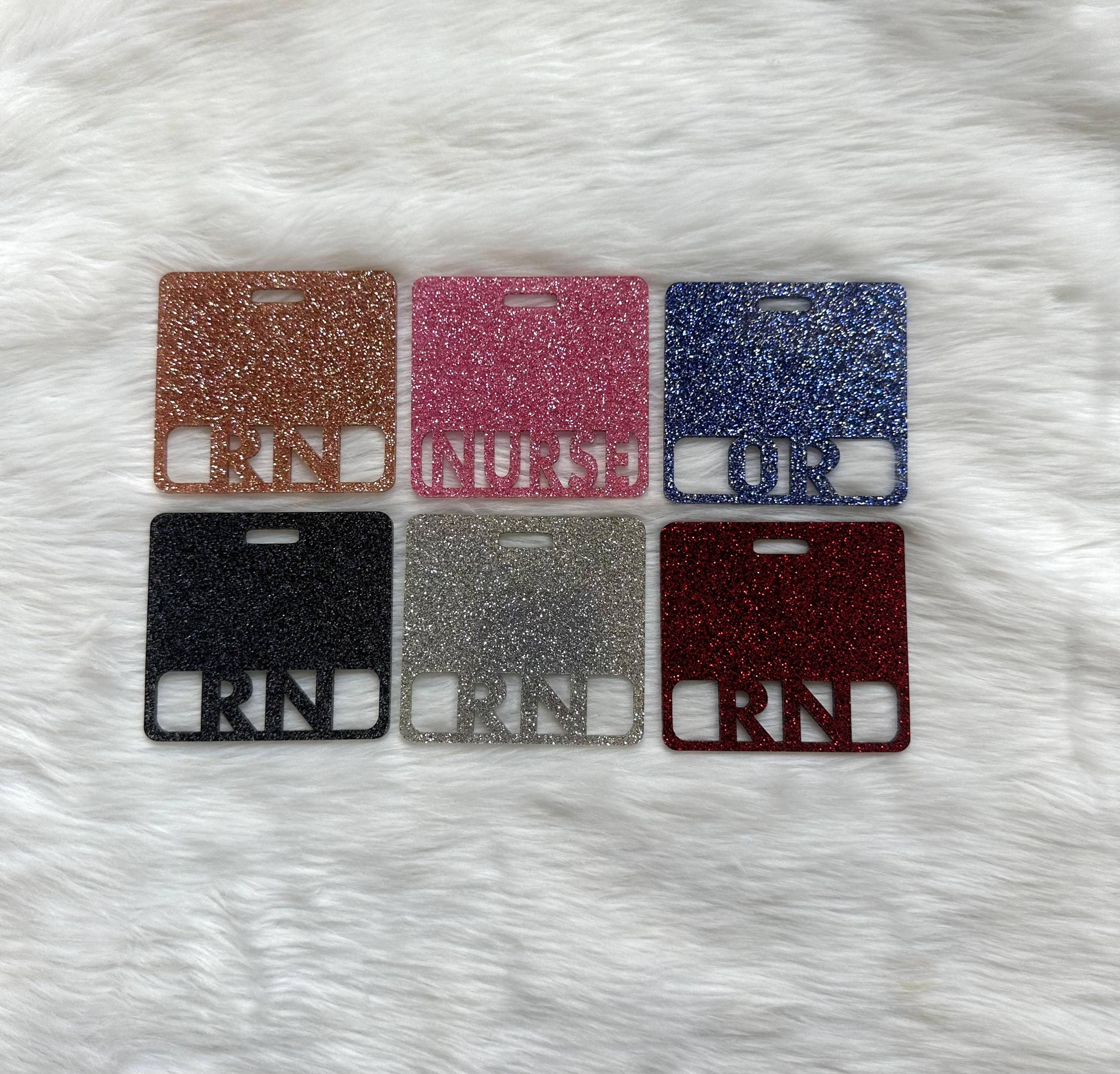 Alluring Vinyl – wholesale Kortaccessoar - Dam – Anpassad märkeskompis, sjuksköterskemärke-tagg, vårdarbetarmärke1