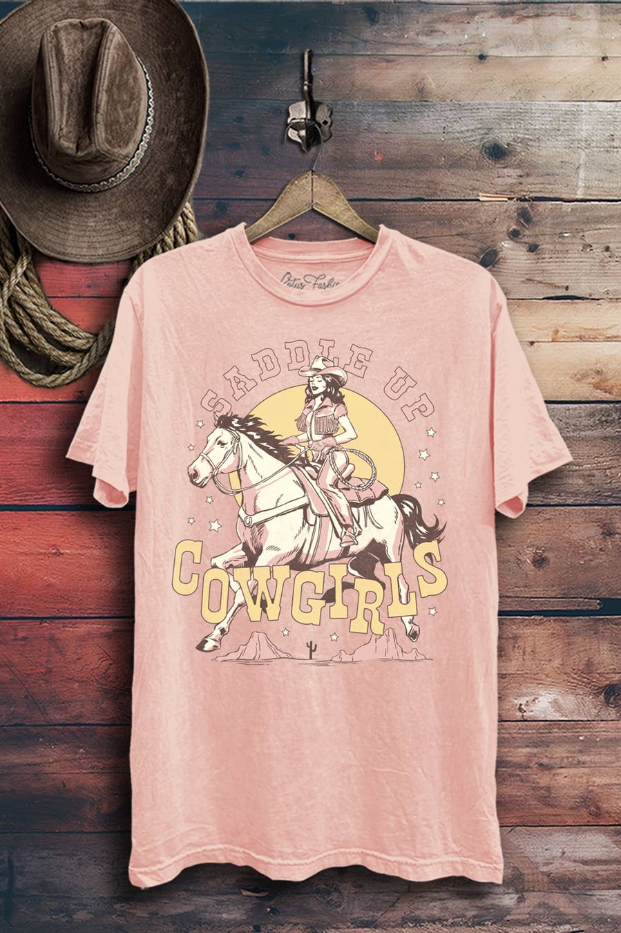 Lotus Fashion Collection – wholesale T-shirt med logga - Dam – Saddle Up Cowgirls Grafisk Topp3