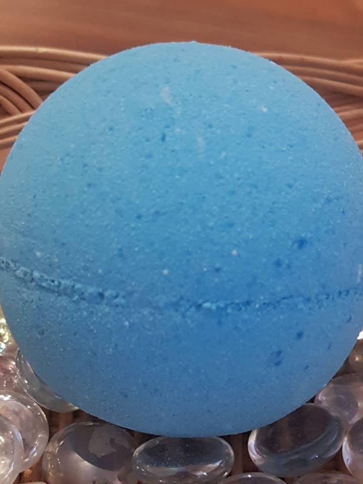 Grande bombe de bain The Blue Bomb pour la vente par Enchanting Bath Bombs