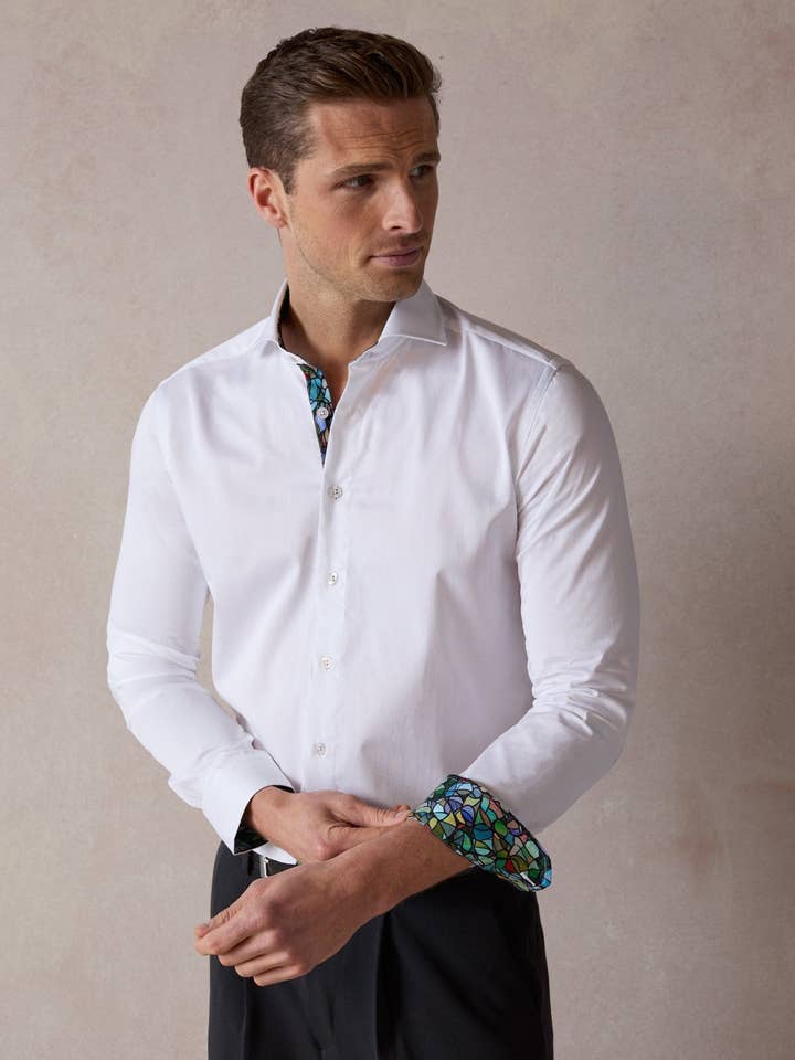Chemise en satin blanc avec accent en verre sacré pour la vente par Blake Mill