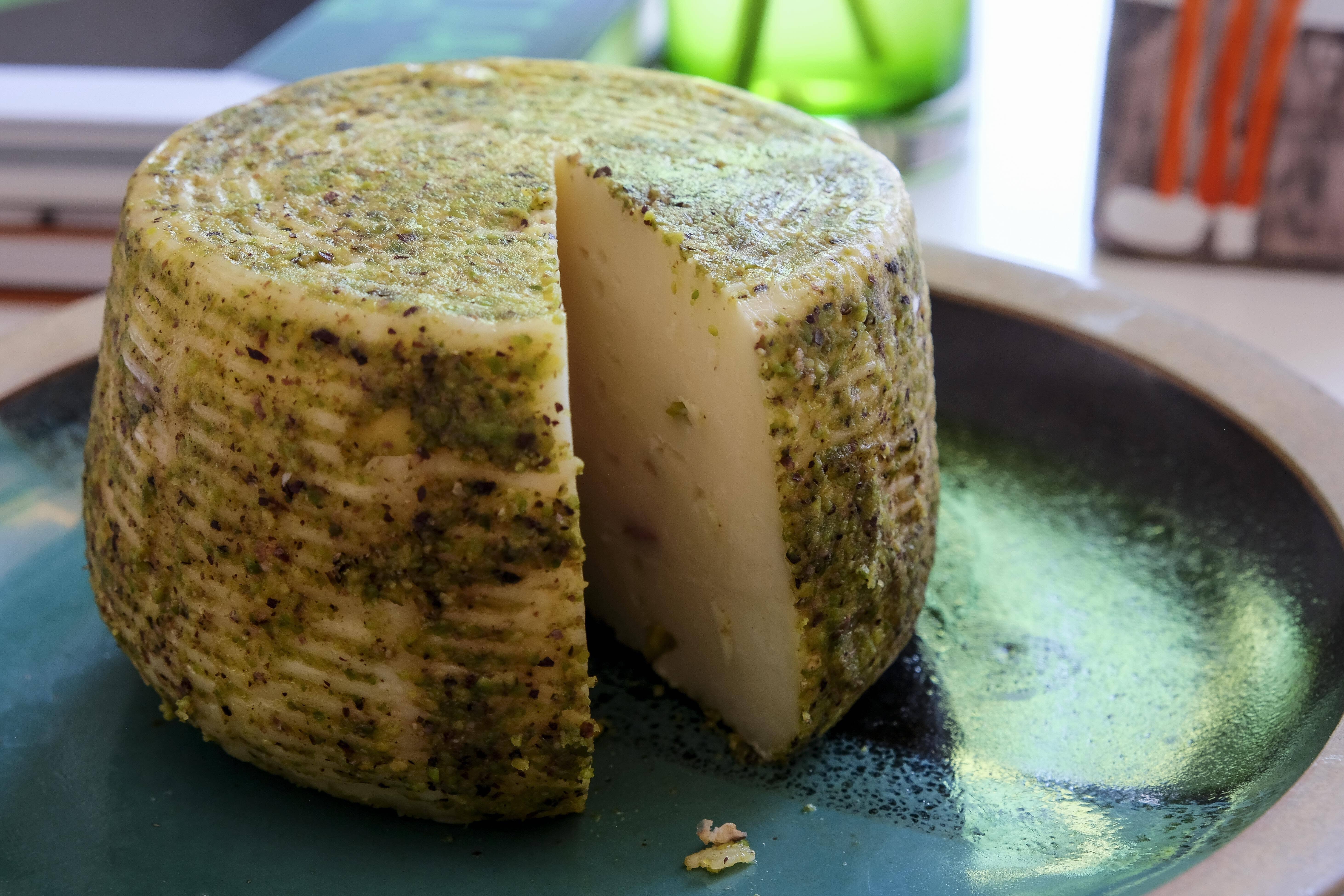 Les Deux Siciles - Wholesale Cheese - Sicilian Pecorino With Pistachio First Ripening0