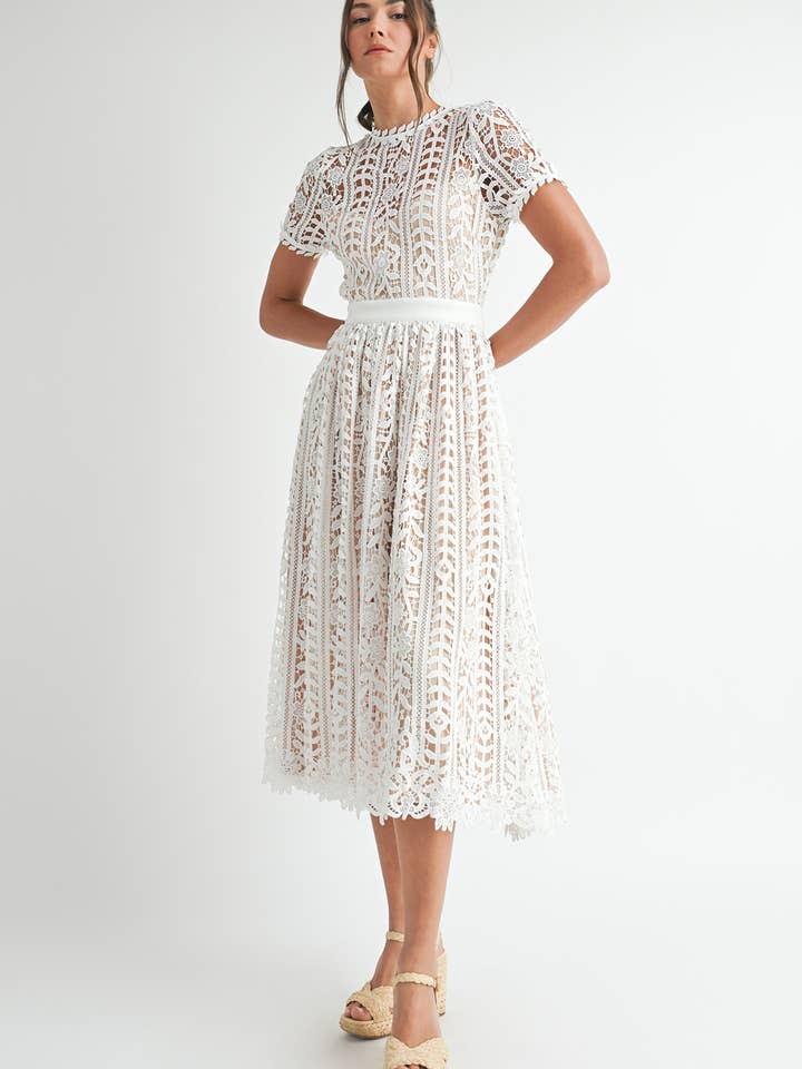 Kortærmet blonde midi kjole for engroshandel hos EB LUXE