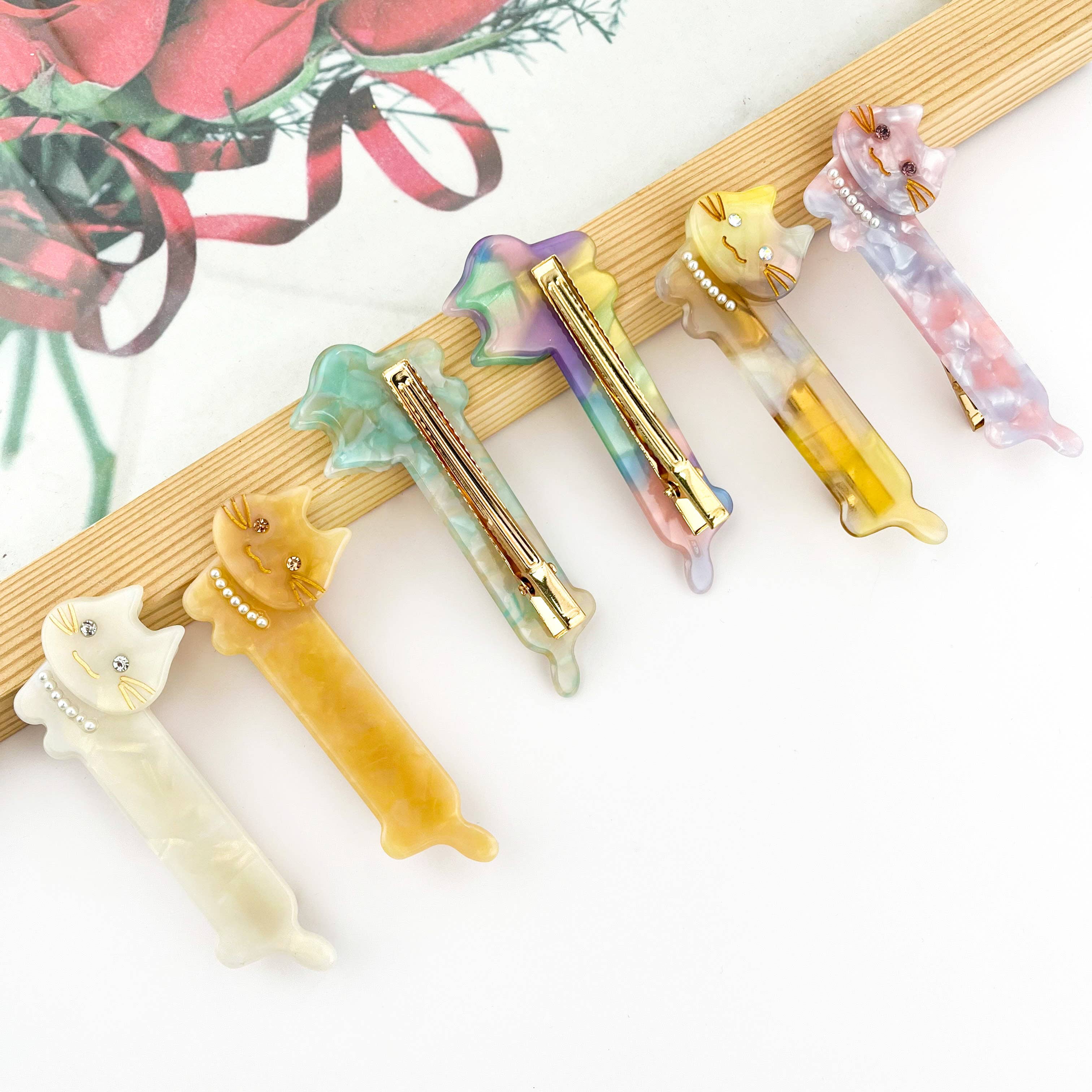 SoapElenGlen - Vente Pince à cheveux – femme - Chat avec pince à bec de canard et collier de perles, pince à cheveux élégante pour chat6