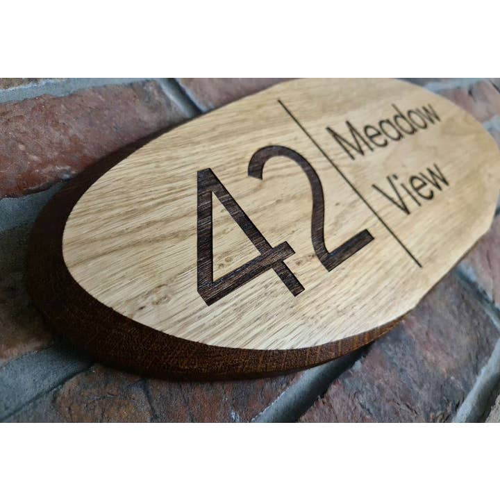 Panneau de maison contemporain en bois, personnalisé, choix de polices pour la vente par The House nameplate company