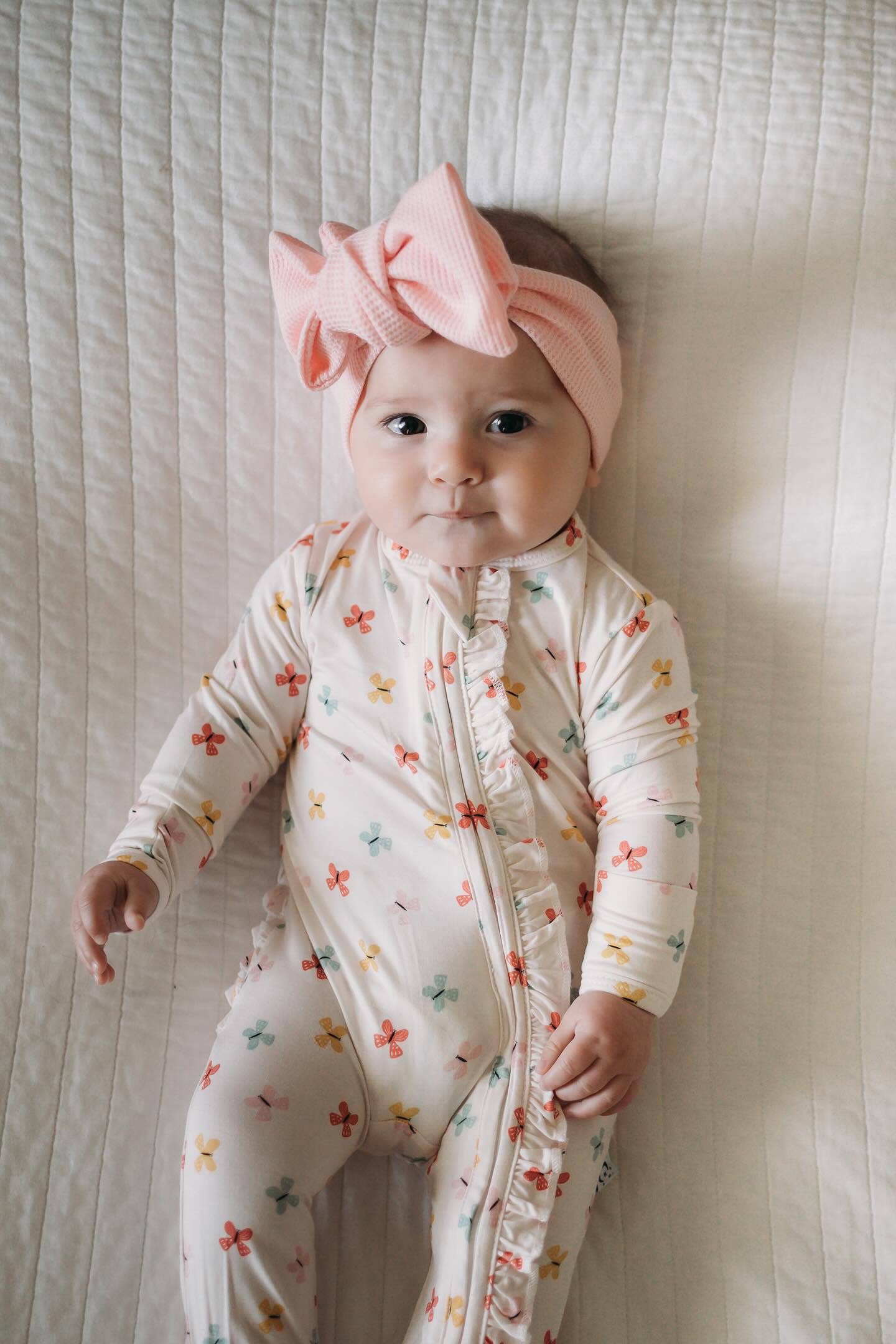 Cozy Dreamerz – Großhandel Schlafanzug – Baby – Flutter - Ruffle Bamboo-Schlafanzug1